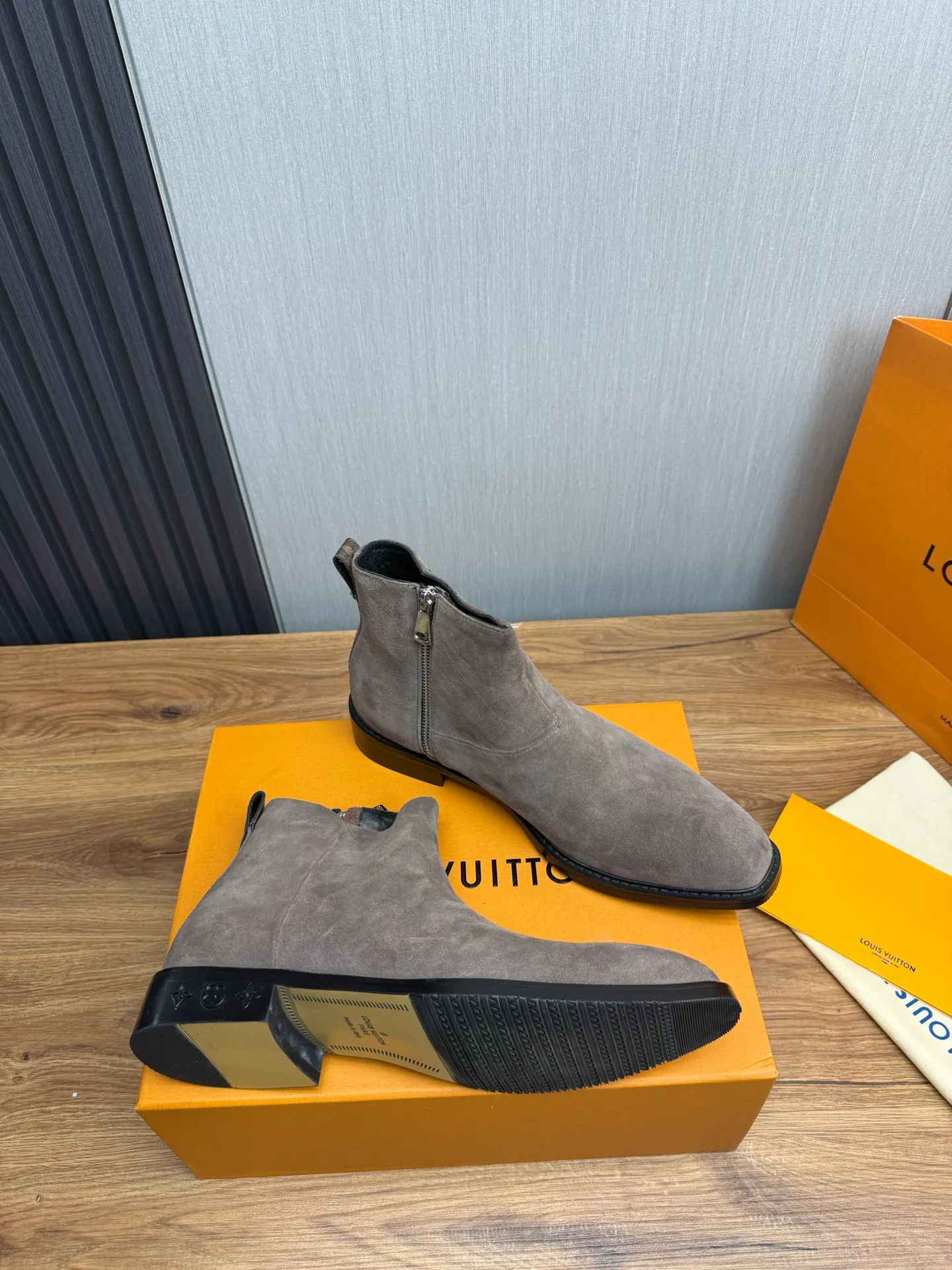 Men's shoes 💰760💰 LV. - Men's business casual leather shoes, top quality products. 1:1 shipment ⬆️Luxurious and noble 👞All imported original brand leather materials, just to create a more comfortable wearing experience, upper: original frosted cowhide ➕Imported full cow lining, original outsole ✔️16-45 (38.45 non-refundable)